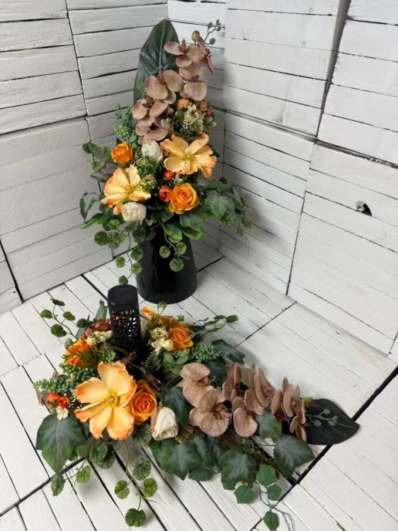 lampa-solarana-stroik-bukiet-kompozycja-rude-kolory-kwiaty-na-cmentarz