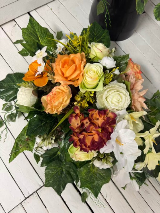 rozne-kwiaty-pelno-kwiatow-kompozycja-komplet-na-cmentarz-stroik-bukiet-eleganckie-kompozycje-nagrobne