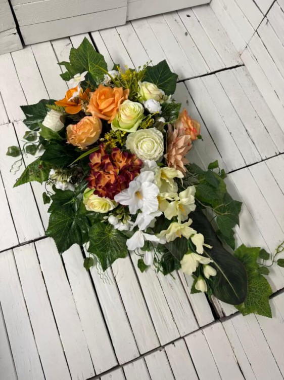 recznie -robiony-stroik-pelno-keiwatow-kompozycja-komplet-na-cmentarz-stroik-bukiet-eleganckie-kompozycje-nagrobne