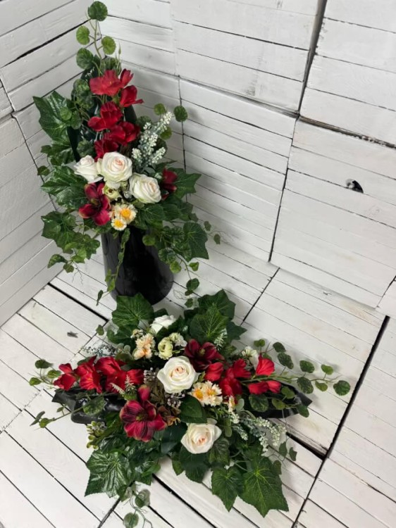 eleganckie-Elegancki, całoroczny stroik i bukiet na grób 70x40 cm z odpornych kwiatów sztucznych. Trwała i elegancka dekoracja nagrobna..jpg