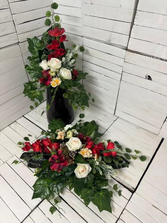 Elegancki, całoroczny stroik i bukiet na grób 70x40 cm z odpornych kwiatów sztucznych. Trwała i elegancka dekoracja nagrobna..jpg