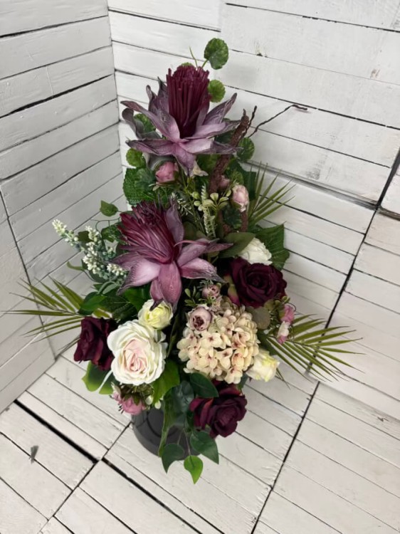 piekny-bukiet-na-cmentarz-wiazanka-nagrobna-kwiaty-na00cmentarz-piankowe-dla-mamy