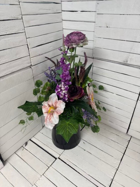 kwiaty sztuczne-elegancki-stroik-na-cmentarz-kompozycja-wiazanki