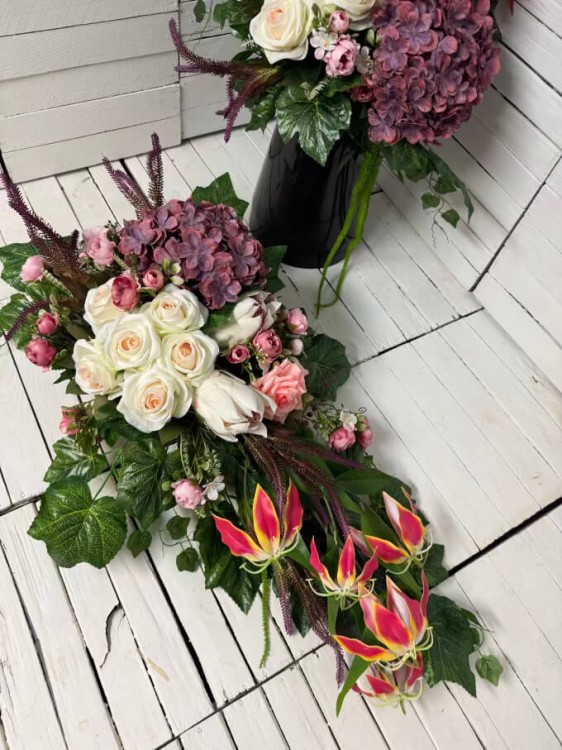 kwiaty nagrobne-elegancki-nowoczesny-stroik-na-cmentarz-stroiki-na-grob-glorioz-premium-kwiaty