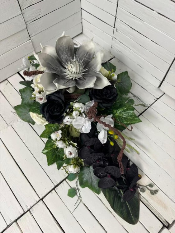 nowoczesny-stroik-na-grob-stroiki-na-cmentarz-nagrobne-piankowy-wielki-kwiat-szaro-biały