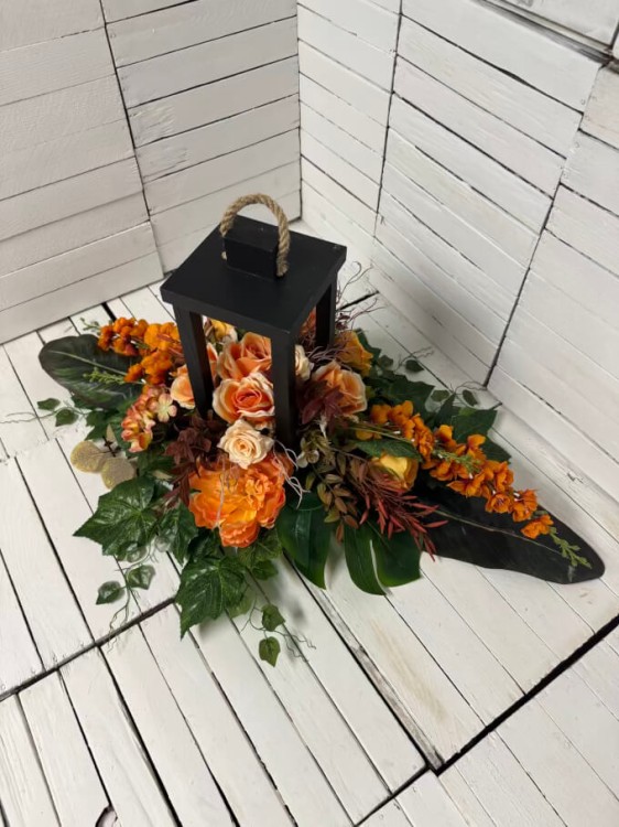 duzy-stroik-na-cmentarz-lampa-drewniana-pomarancz-eleganckie-stroiki-nagrobne