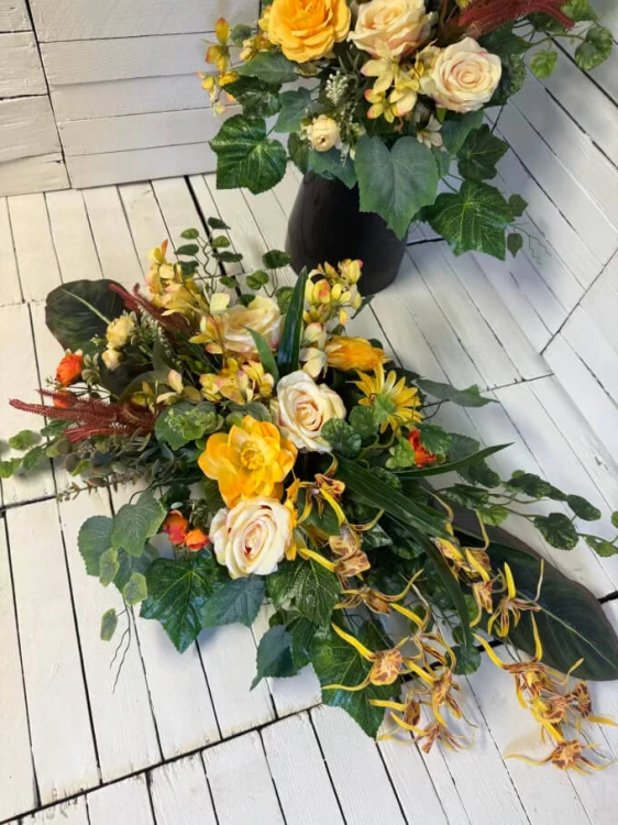 nowoczesna-elegancka-kompozycja-kwiatowa-kwiaty-na-grob-stroik-bukiet-do-wazonu-kompozycja-nagrobna-nowoczesny-storczyk-ciekawy