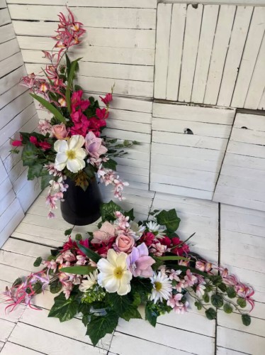 kompozycja-nagrobna-kwiaty-na-cmentarz-stroik-bukiet-rozowestoczyki-nowosci