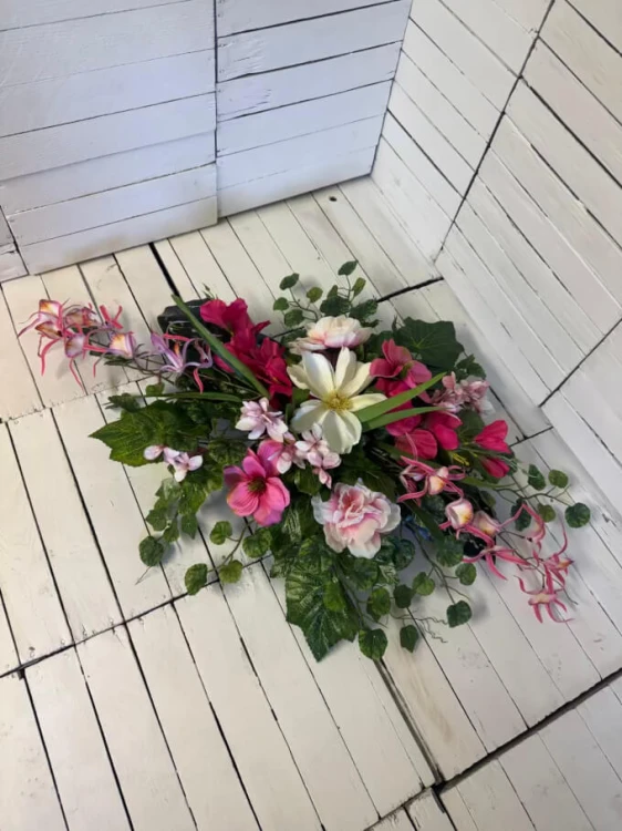 stroik-na-grob-kompozycja-kwiatowa-nowsc-storczyki-rozowe-stroiki na cmentarz