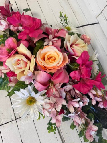 kwiaty na cmentarz-stroik-na-grob-stroiki-kompozycje-dla-mamy-dzien-mamy-wiazanka-rozowa