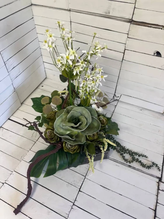 nowoczesne-stroiki-na-grob-zielona-pianka