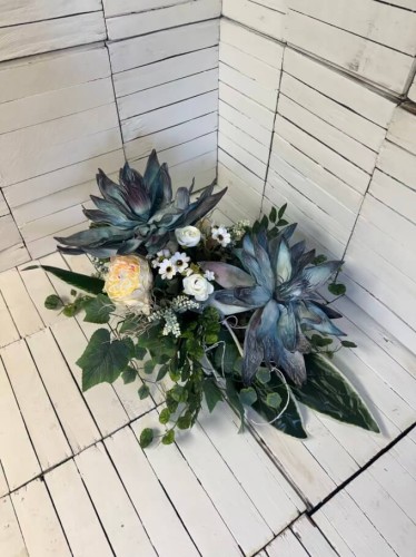 nowoczesna-kompozycja-nagrobna-stroik-wiazanka-nowoczesny-bukiet-na-cmentarz-wiazanka-niebieski-duzy-piankowy-kwiat