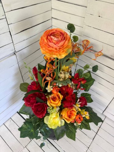 kwiaty na cmentarz-kwiaty na cmentarz -stroik-kompozycja-nagrobna-kwiaty-sliczne-czerwienie-pomarancze-zolte-mieszane