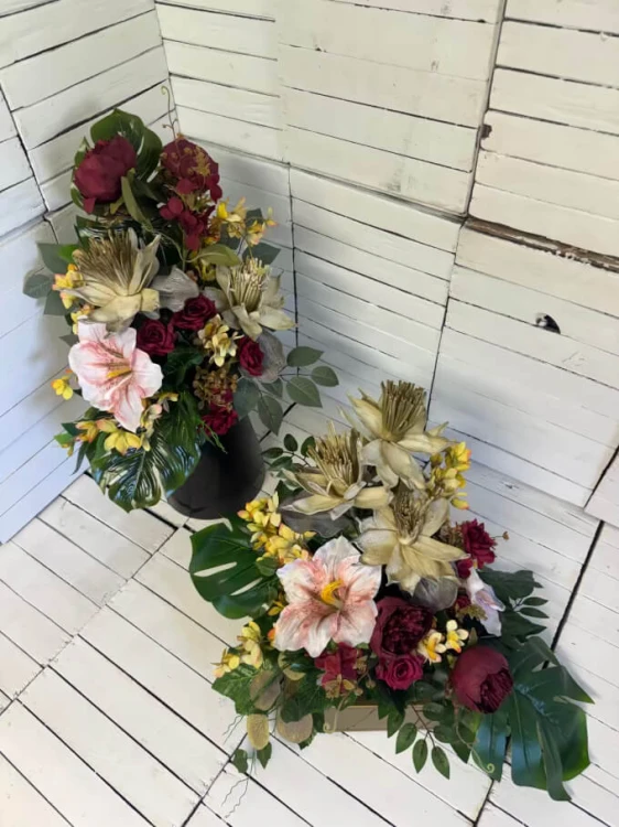 kwiaty na cmentarz-kompozycja-kwiat-pianka-nowosc-ladna-donica-stroik-bukiet-komplet