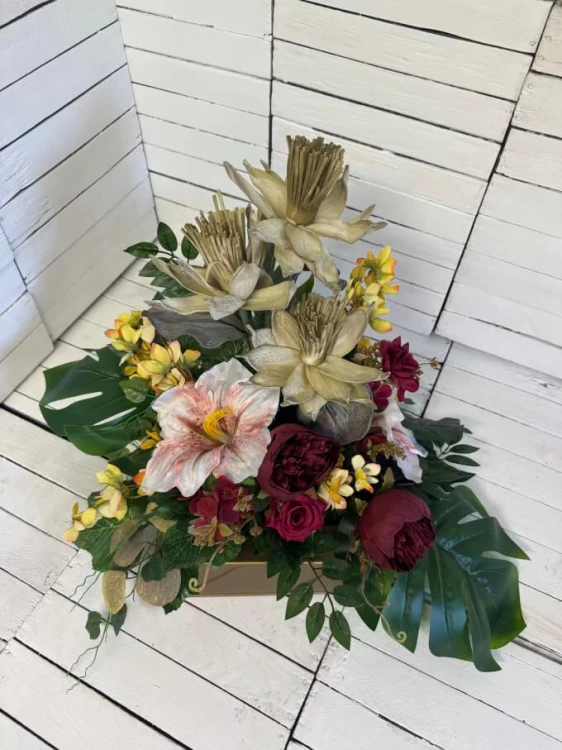 stroik-kompozycja-kwiaty na cmentarz-kompozycja-kwiat-pianka-nowosc-ladna-donica-stroik-bukiet-komplet