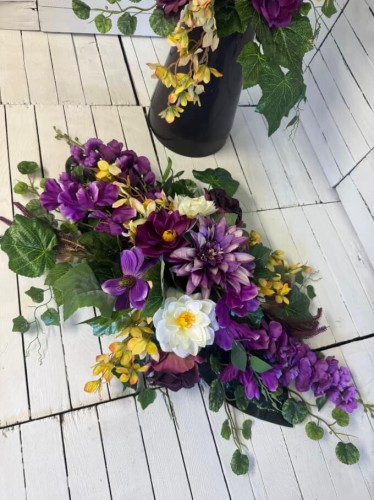 piekne-kwiaty-stroiki-nowoczesne-komplety-stroik-bukiet-ostróżka-kwiaty mieszne-nagrobne