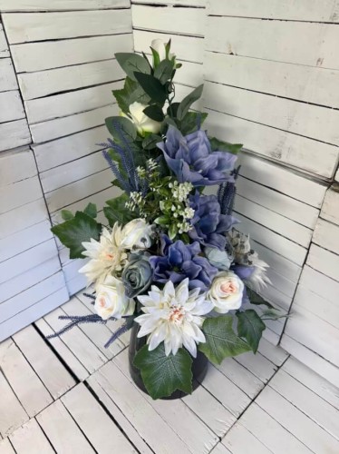 bukiet-wiazanka-do-wazonu-na-cmentarz-kwiaty-niebieskie-magnolie