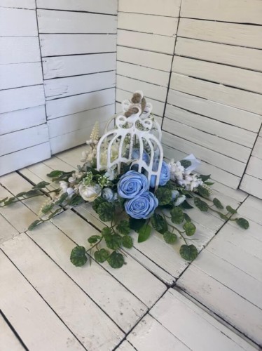 klatka-maly-stroik-dladziecka-urna-niebieskie kwaty