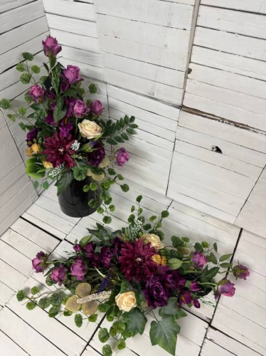 elegancki-komplet-na-cmentarz-stroik-bukiet-nagrobny-dla mamy-bliskich-ciemne-kolory-roża