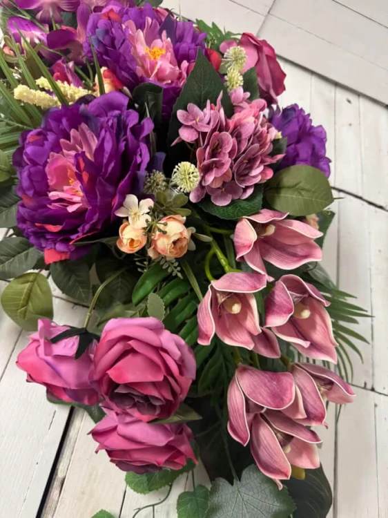 Stroik cmentarny 90×45 cm z dendrobium i kwiatami dekoracyjnymi