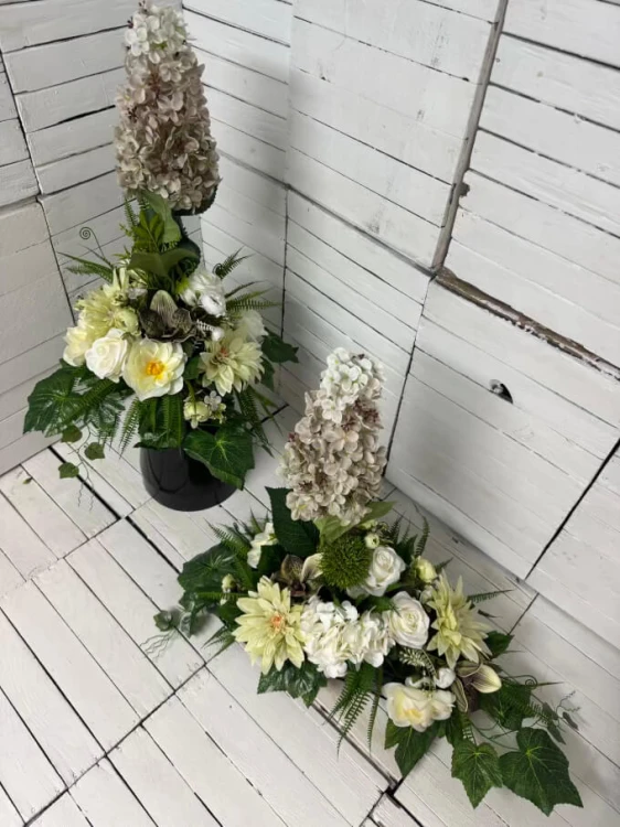 Elegancki komplet nagrobny zielono biały z hortensją