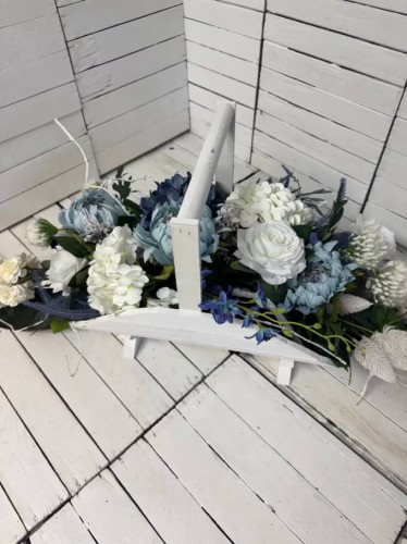 Stroik na cmentarz 110 cm z bukietem eleganckich kwiatów premium