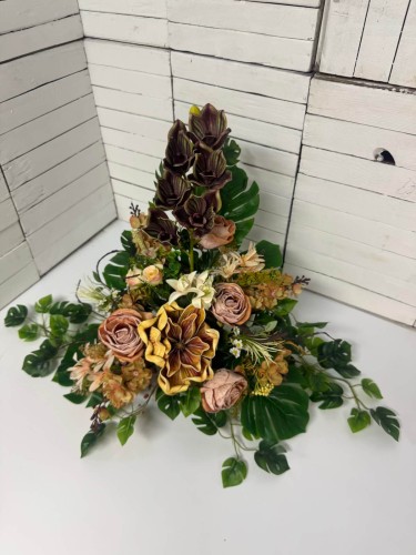 Elegancki stroik na cmentarz z brązowym dendrobium i magnolią latte.