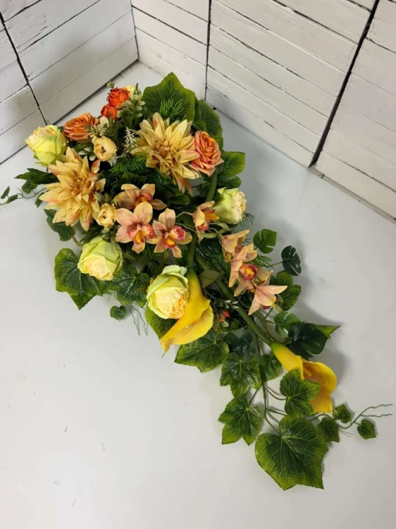 Elegancki komplet stroik i bukiet na Wszystkich Świętych.