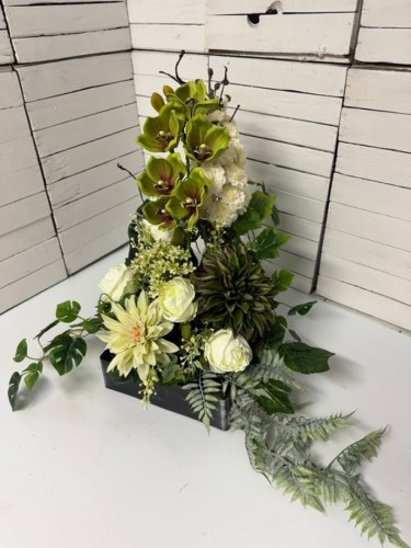 Zielony stroik na cmentarz z cymbidium premium