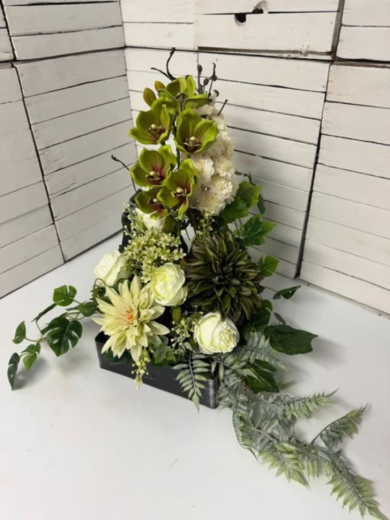 Zielony stroik na cmentarz z cymbidium premium