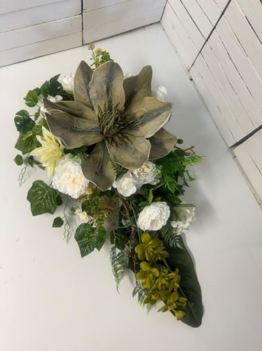 Elegancki komplet stroik i bukiet na pomnik