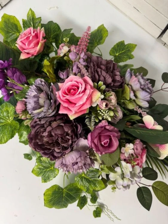 Elegancki stroik na cmentarz z magnolią i storczykiem