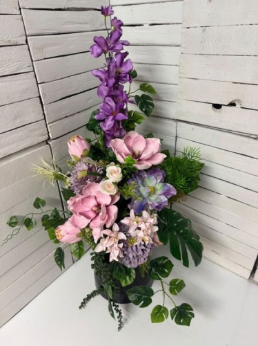 Bukiet na cmentarz 30 × 30 cm w fioletowo-pudrowej kolorystyce