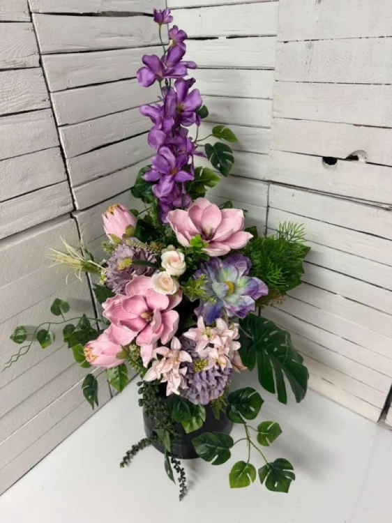 Bukiet na cmentarz 30 × 30 cm w fioletowo-pudrowej kolorystyce