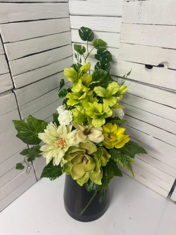 Zielony bukiet do wazonu na cmentarz 60 × 38 cm