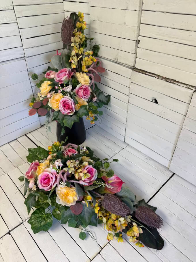 Jak wybrać stroik na cmentarz, który naprawdę oddaje pamięć o bliskich?